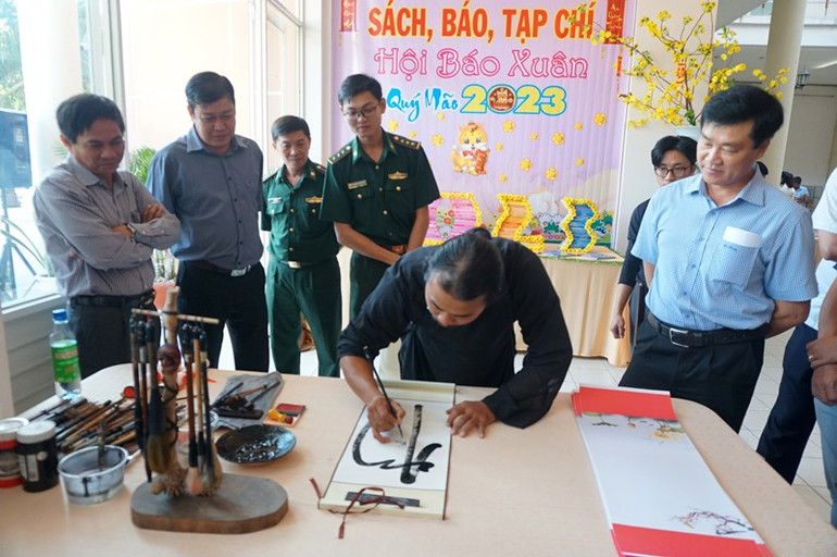 Nhiều hoạt động văn hóa, văn nghệ diễn ra trong Hội báo Xuân 2023.