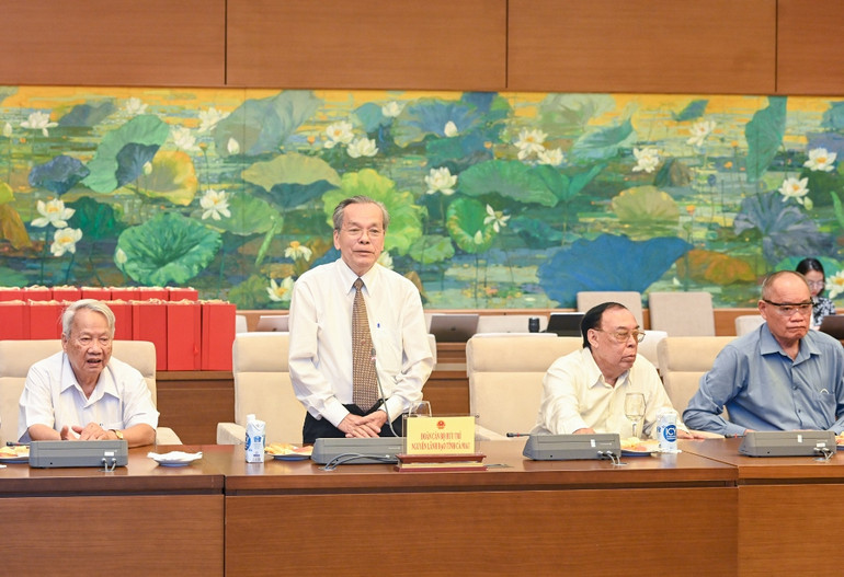 Đồng chí Trần Thanh Khiêm phát biểu ý kiến tại cuộc gặp mặt.