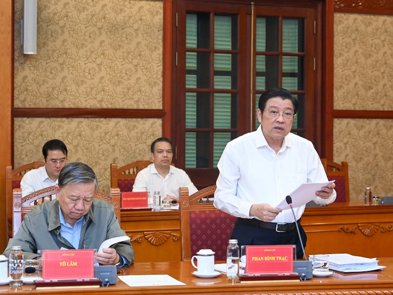 Trưởng Ban Nội chính Trung ương Phan Đình Trạc, Phó Trưởng Ban Thường trực Ban Chỉ đạo phát biểu tại cuộc họp. (Ảnh: DUY LINH)