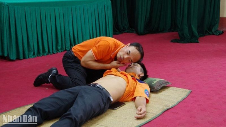 Hướng dẫn sơ cứu ban đầu cho ngư dân. Hướng dẫn sơ cứu ban đầu cho ngư dân.