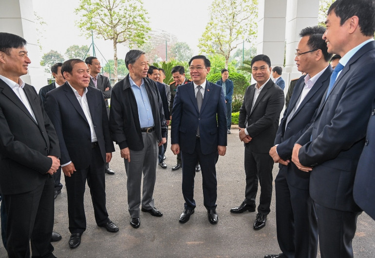 [Ảnh] Chủ tịch Quốc hội Vương Đình Huệ thăm Trung tâm đào tạo bóng đá trẻ PVF ảnh 1