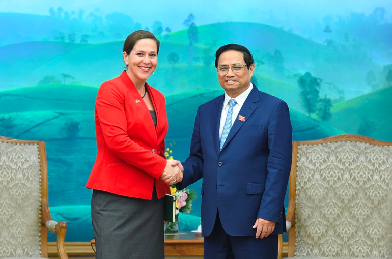 Thủ tướng Phạm Minh Chính đón Kinh tế trưởng Bộ Ngoại giao Hoa Kỳ, bà Emily Blanchard.