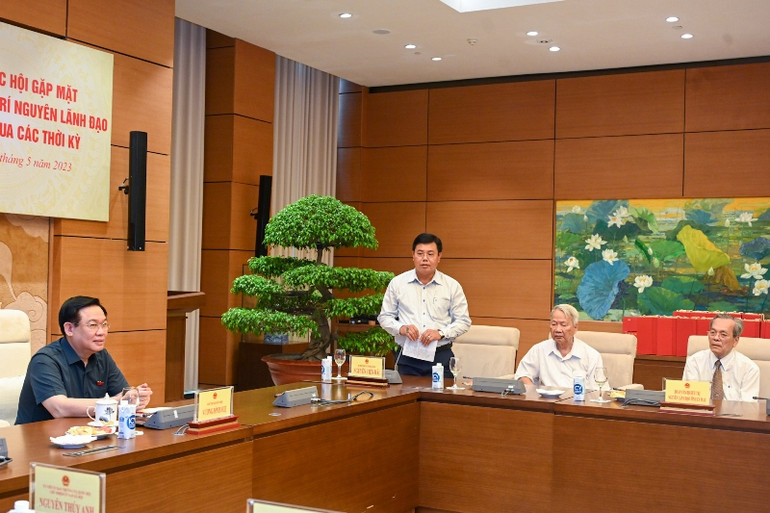 Bí thư Tỉnh ủy Cà Mau Nguyễn Tiến Hải báo cáo tại cuộc gặp mặt. (Ảnh: Duy Linh)