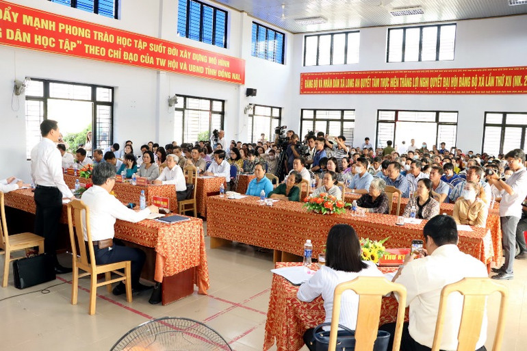 Quang cảnh buổi đối thoại. Quang cảnh buổi đối thoại.