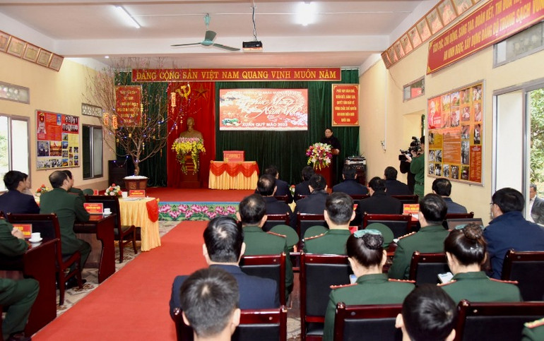 [Ảnh] Thủ tướng Phạm Minh Chính thăm, động viên và chúc Tết cán bộ, chiến sĩ Đồn Biên phòng Tà Lùng ảnh 9