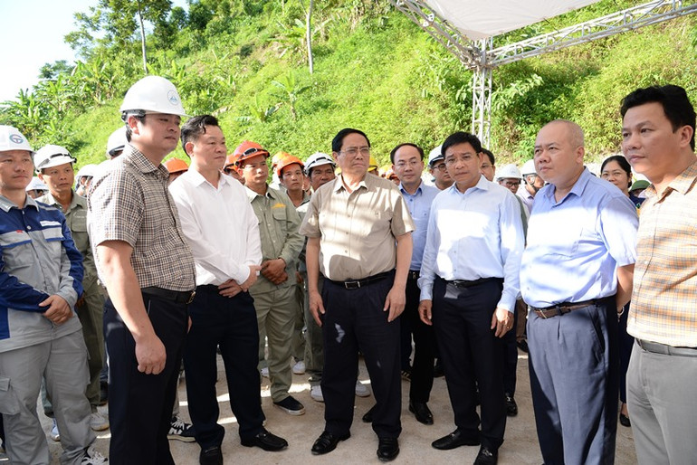 Thủ tướng Phạm Minh Chính chỉ đạo các bộ, ngành, tỉnh Bắc Kạn, Ban quản lý dự án về việc thúc đẩy tiến độ xây dựng tuyến đường.