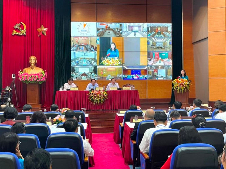 Các đại biểu phát biểu tại hội nghị.