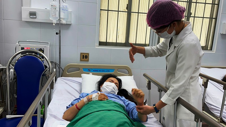 Sản phụ N.T.H.T. tỉnh táo. Sản phụ N.T.H.T. tỉnh táo.