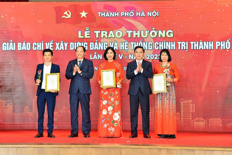 [Ảnh] Hà Nội vinh danh những tác phẩm báo chí xuất sắc về xây dựng Đảng và hệ thống chính trị ảnh 6