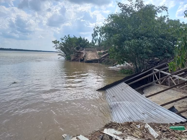 Thiệt hại ban đầu khoảng 5 tỷ đồng. Thiệt hại ban đầu khoảng 5 tỷ đồng.