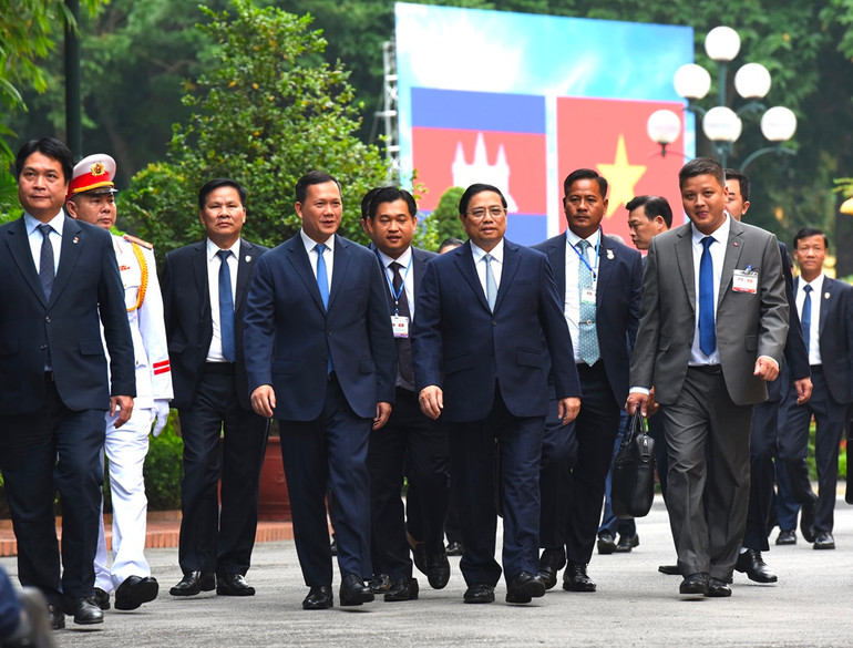 Thủ tướng Phạm Minh Chính và Thủ tướng Vương quốc Campuchia Samdech Moha Bovor Thipadei Hun Manet.