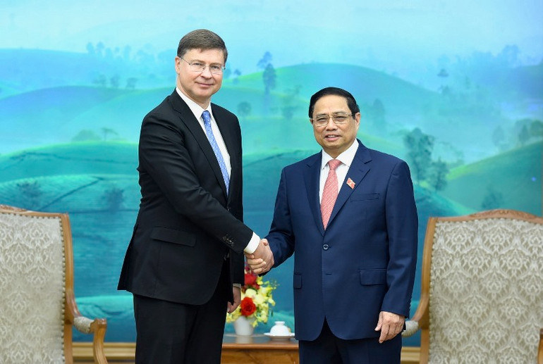 Thủ tướng Phạm Minh Chính và Phó Chủ tịch Ủy ban châu Âu (EC) kiêm Cao ủy thương mại Liên minh châu Âu (EU) Valdis Dombrovski.
