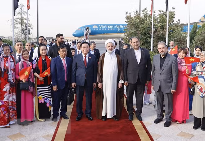 Lễ đón Chủ tịch Quốc hội Vương Đình Huệ tại Sân bay Mehrabad, thủ đô Tehran. (Ảnh: Doãn Tấn/TTXVN)