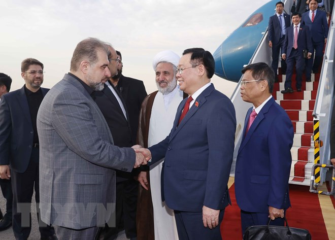 Lễ đón Chủ tịch Quốc hội Vương Đình Huệ tại Sân bay Mehrabad, thủ đô Tehran. (Ảnh: Doãn Tấn/TTXVN)