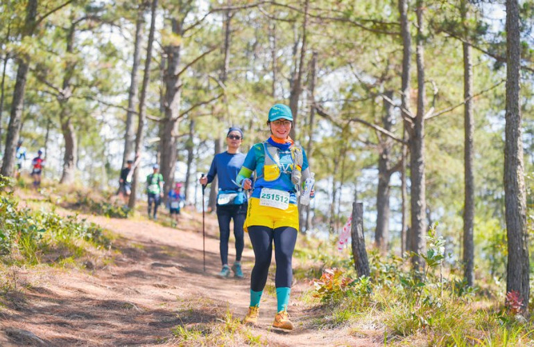 Đường chạy trên cao nguyên Langbiang. Đường chạy trên cao nguyên Langbiang.