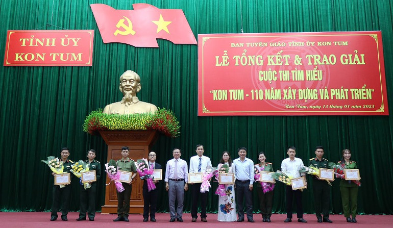 Các cá nhân đạt giải Nhất, Nhì, Ba cuộc Thi viết.