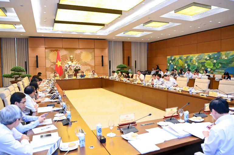 Quang cảnh buổi làm việc tại Nhà Quốc hội.