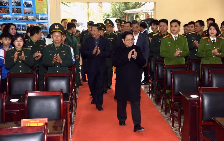 [Ảnh] Thủ tướng Phạm Minh Chính thăm, động viên và chúc Tết cán bộ, chiến sĩ Đồn Biên phòng Tà Lùng ảnh 4