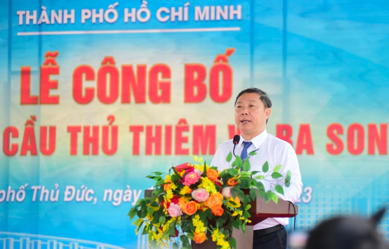 Phó Chủ tịch Ủy ban nhân dân Thành phố Hồ Chí Minh Dương Anh Đức phát biểu tại buổi lễ đặt tên cầu Ba Son và cầu Thủ Thiêm. Phó Chủ tịch Ủy ban nhân dân Thành phố Hồ Chí Minh Dương Anh Đức phát biểu tại buổi lễ đặt tên cầu Ba Son và cầu Thủ Thiêm.