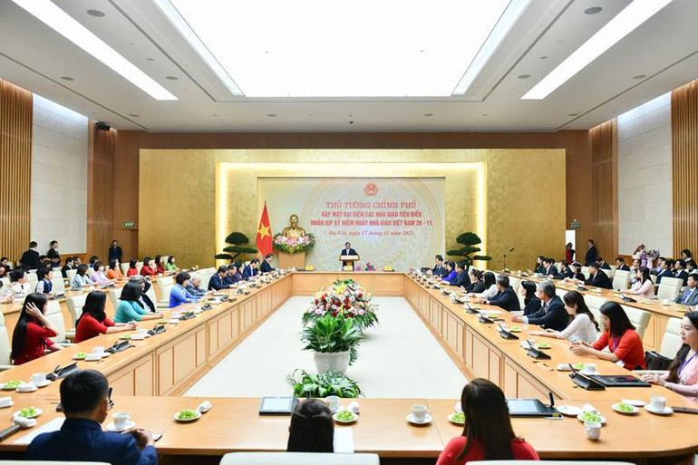 Quang cảnh buổi gặp mặt các nhà giáo, cán bộ quản lý giáo dục tiêu biểu.