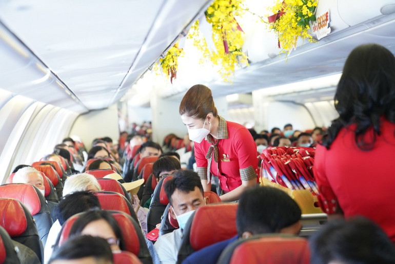 Vietjet ຍັງສະເໜີໃຫ້ໂອກາດທອງເພື່ອສຳຜັດກັບພື້ນທີ່ການບິນທີ່ຜ່ອນຄາຍ ແລະ ມີລະດັບ. vietjet-cabin-crews-5528.jpg