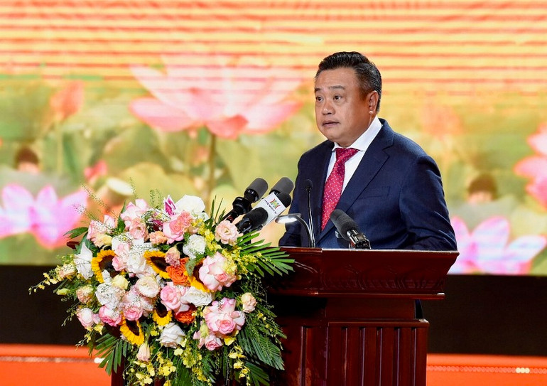 Chủ tịch Ủy ban nhân dân thành Phố Hà Nội phát biểu. Chủ tịch Ủy ban nhân dân thành Phố Hà Nội phát biểu.