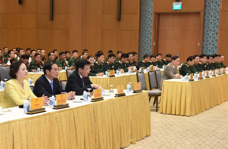 Đại diện lãnh đạo các bộ, ban ngành tham dự buổi gặp mặt.