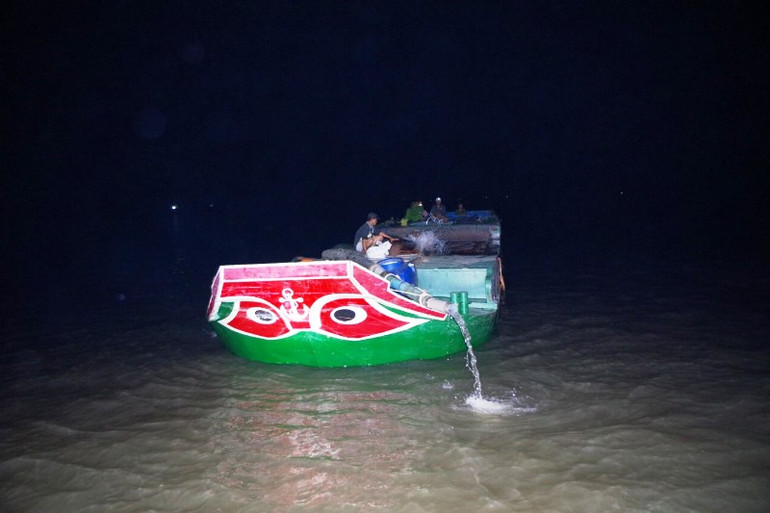 Công an Tiền Giang bắt đối tượng khai thác cát trái phép tại xã Ngũ Hiệp, huyện Cai Lậy (Tiền Giang).