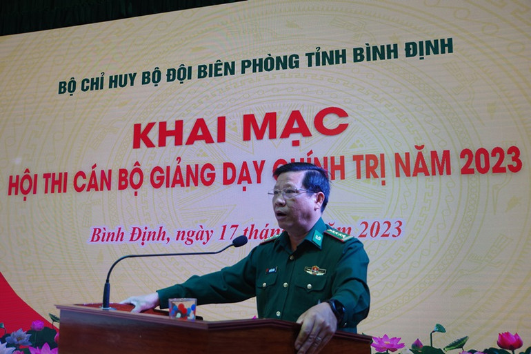 Đại tá Nguyễn Bá Bình, Phó Chính ủy Bộ đội Biên phòng tỉnh, Trưởng Ban tổ chức hội thi phát biểu khai mạc.