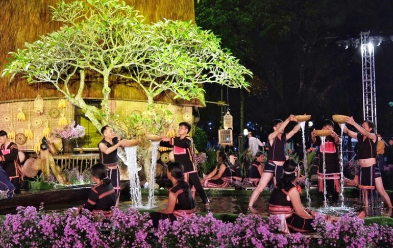 Chương trình đã tái hiện đời sống rất bình dị của đồng bào dân tộc thiểu số Gia Lai. Chương trình đã tái hiện đời sống rất bình dị của đồng bào dân tộc thiểu số Gia Lai.