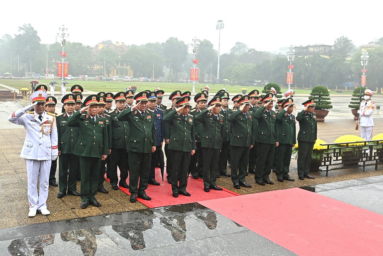 [Ảnh] Lãnh đạo Đảng, Nhà nước vào Lăng viếng Chủ tịch Hồ Chí Minh ảnh 6
