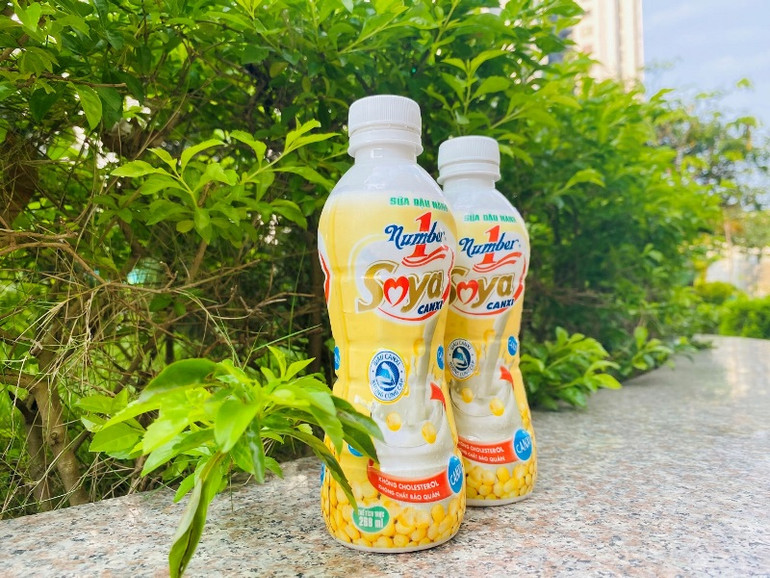 Phiên bản chai mới của Number 1 Soya Canxi mang đến sự tiện dụng cho người dùng. Phiên bản chai mới của Number 1 Soya Canxi mang đến sự tiện dụng cho người dùng.