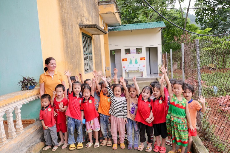 Niềm vui của cô và trò Điểm trường Mầm non Phúc Long 3, Trường Mầm non Long Thành, huyện Hàm Yên, tỉnh Tuyên Quang. Niềm vui của cô và trò Điểm trường Mầm non Phúc Long 3, Trường Mầm non Long Thành, huyện Hàm Yên, tỉnh Tuyên Quang.