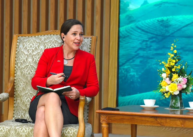 Bà Emily Blanchard, Kinh tế trưởng Bộ Ngoại giao Hoa Kỳ phát biểu tại buổi tiếp.