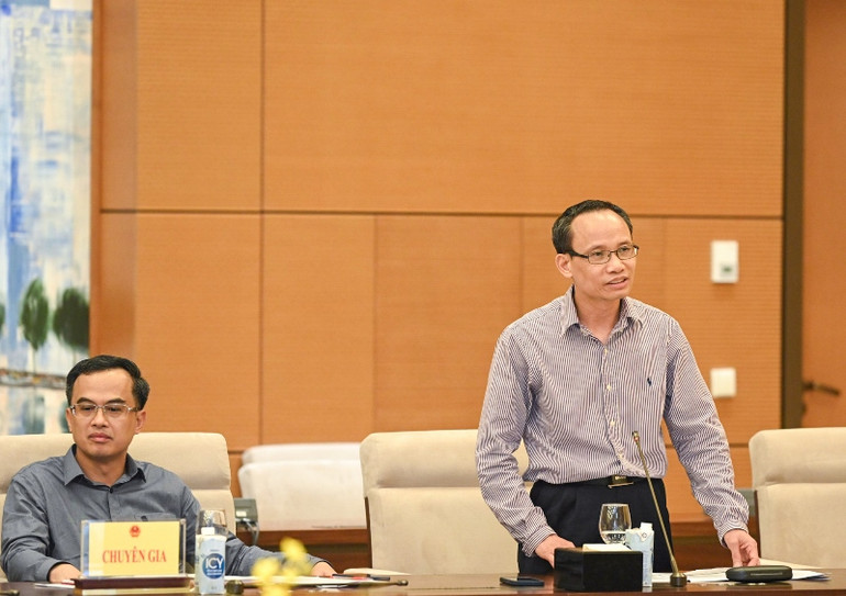 Tiến sĩ Cấn Văn Lực phát biểu ý kiến tại buổi làm việc. (Ảnh: Duy Linh)