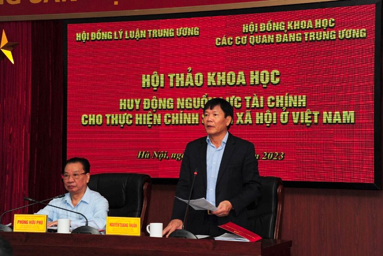 Giáo sư, Tiến sĩ Nguyễn Quang Thuấn phát biểu khai mạc hội thảo. (Ảnh: THANH LÂM)