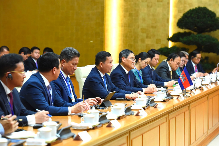 Thủ tướng Vương quốc Campuchia Samdech Moha Bovor Thipadei Hun Manet và các thành viên Chính phủ hội đàm với Thủ tướng Phạm Minh Chính.