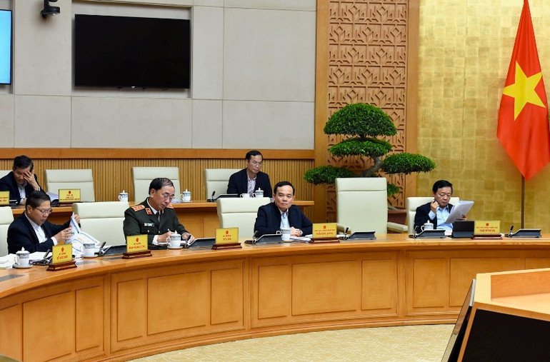 Các đồng chí Phó Thủ tướng và lãnh đạo bộ tham dự phiên họp.