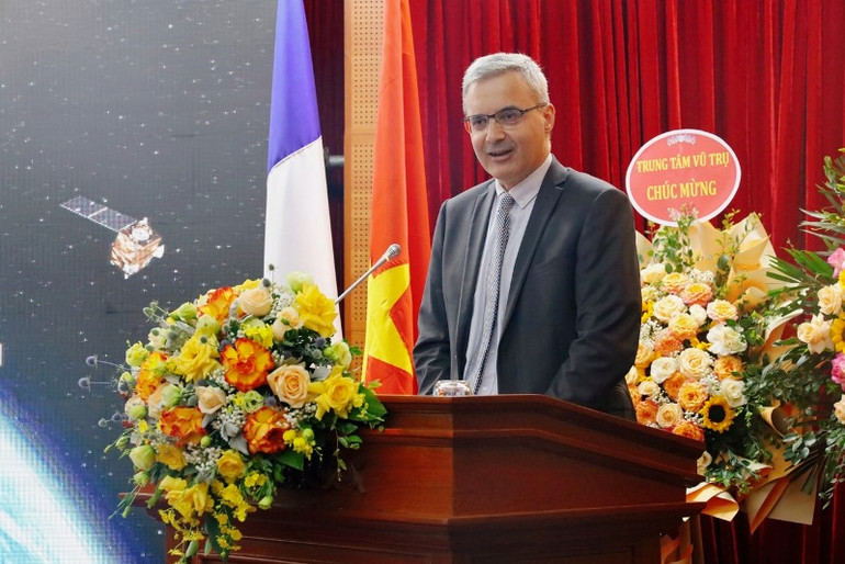 Đại sứ Pháp tại Việt Nam, ông Nicolas Warnery phát biểu chúc mừng. (Nguồn ảnh: Trung tâm Thông tin-Tư liệu, Viện Hàn lâm Khoa học và Công nghệ Việt Nam)