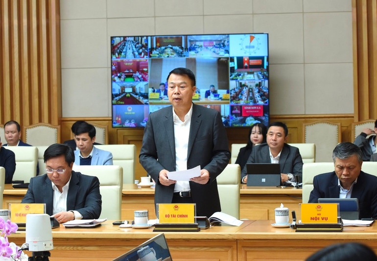 Đại diện lãnh đạo Bộ Tài chính phát biểu.