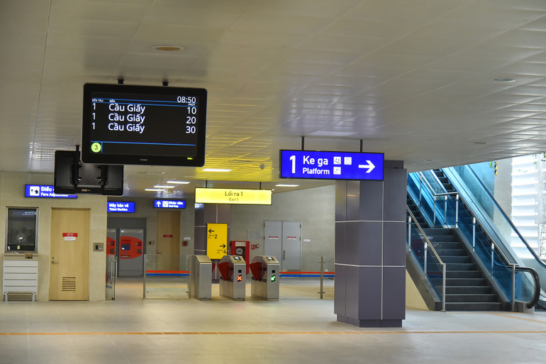 Các biển chỉ dẫn tại các ga từ S1-S8 hiện đã hoàn chỉnh, sẵn sàng phục vụ người dân khi tiến hành khai thác chính thức.