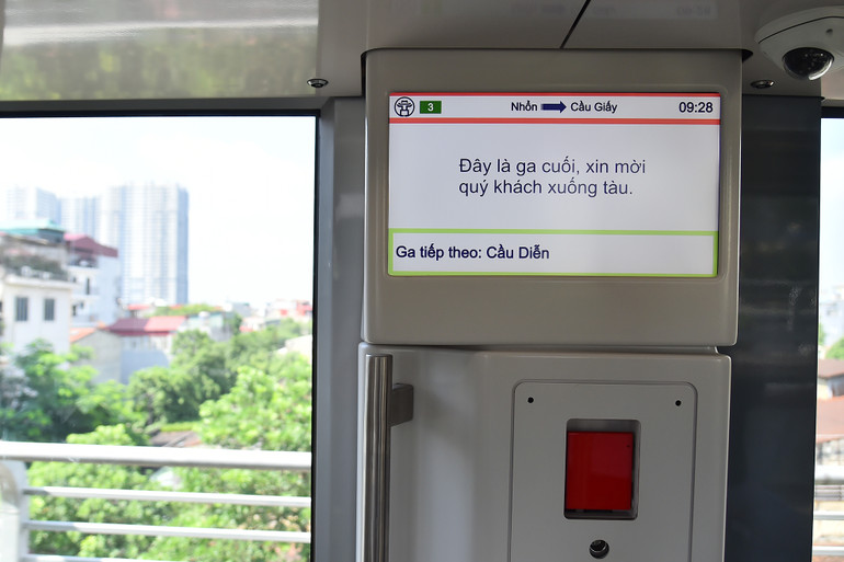 Ban Quản lý đường sắt đô thị Hà Nội dự kiến tần suất chạy tàu giờ cao điểm là 6 phút/chuyến (bình quân vào giờ cao điểm có 10 chuyến/giờ/hướng vào ga đón trả khách).