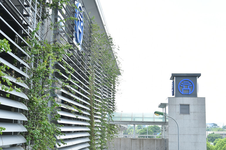 Hình ảnh Khuê Văn Các được sử dụng làm điểm nhấn tại các ga của tuyến Nhổn-ga Hà Nội đoạn trên cao.