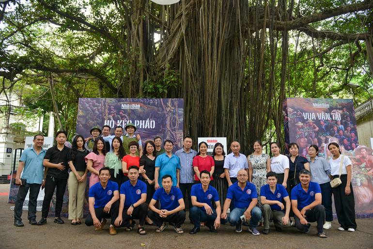 [Ảnh] Nhiều đoàn khách thích thú khám phá tranh panorama về "Chiến dịch Điện Biên Phủ" tại trụ sở Báo Nhân Dân ảnh 14