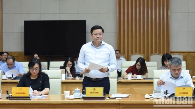 Lãnh đạo Bộ Tài chính phát biểu ý kiến tại cuộc làm việc. (Ảnh: TRẦN HẢI) Lãnh đạo Bộ Tài chính phát biểu ý kiến tại cuộc làm việc. (Ảnh: TRẦN HẢI)