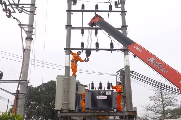 EVNHanoi nỗ lực bảo đảm cung ứng điện ổn định cho Thủ đô trong mùa nắng nóng. (Ảnh: EVNHANOI)