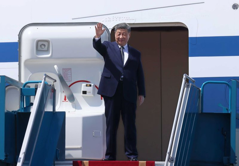 Tổng Bí thư, Chủ tịch Trung Quốc Tập Cận Bình tại Sân bay quốc tế Nội Bài. (Ảnh: DOÃN TẤN/TTXVN)