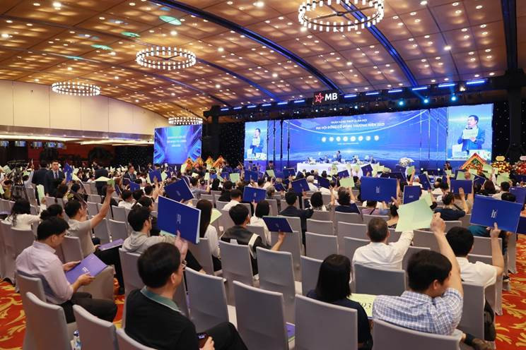 Đại hội đồng cổ đông biểu quyết tại sự kiện.