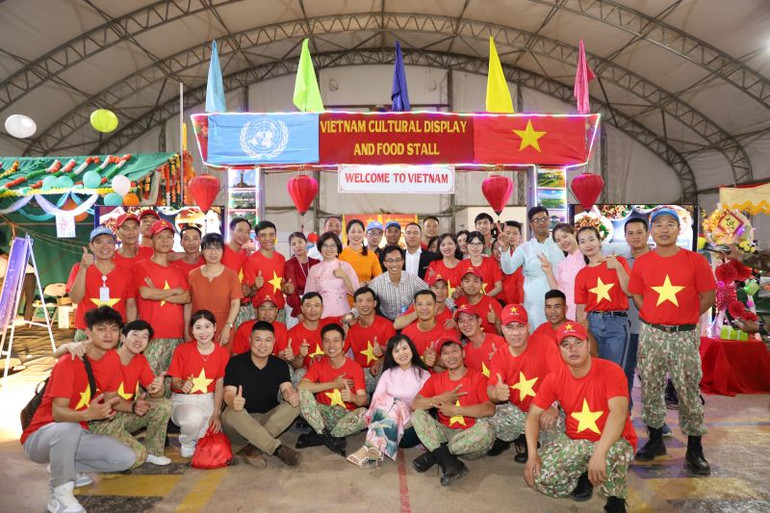 Lực lượng gìn giữ hòa bình Việt Nam giao lưu ẩm thực, văn hóa tại Phái bộ Liên hợp quốc ảnh 1 Lực lượng gìn giữ hòa bình Việt Nam giao lưu ẩm thực, văn hóa tại Phái bộ Liên hợp quốc ảnh 1