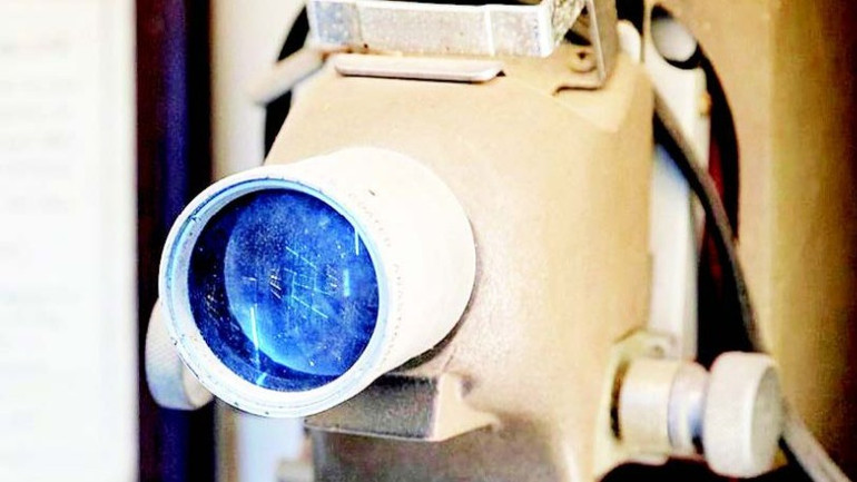 4 - Kỷ vật của nguyên Phó Vụ trưởng Văn phòng Chính phủ Nguyễn Ngọc Bình tặng cho không gian lưu trữ.